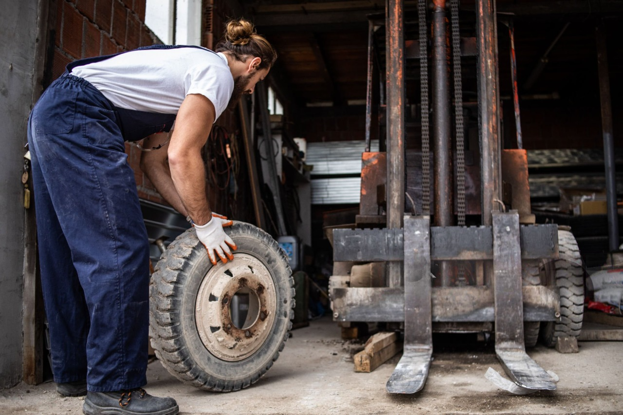 The knowlage of How to Change Forklift Tire ?