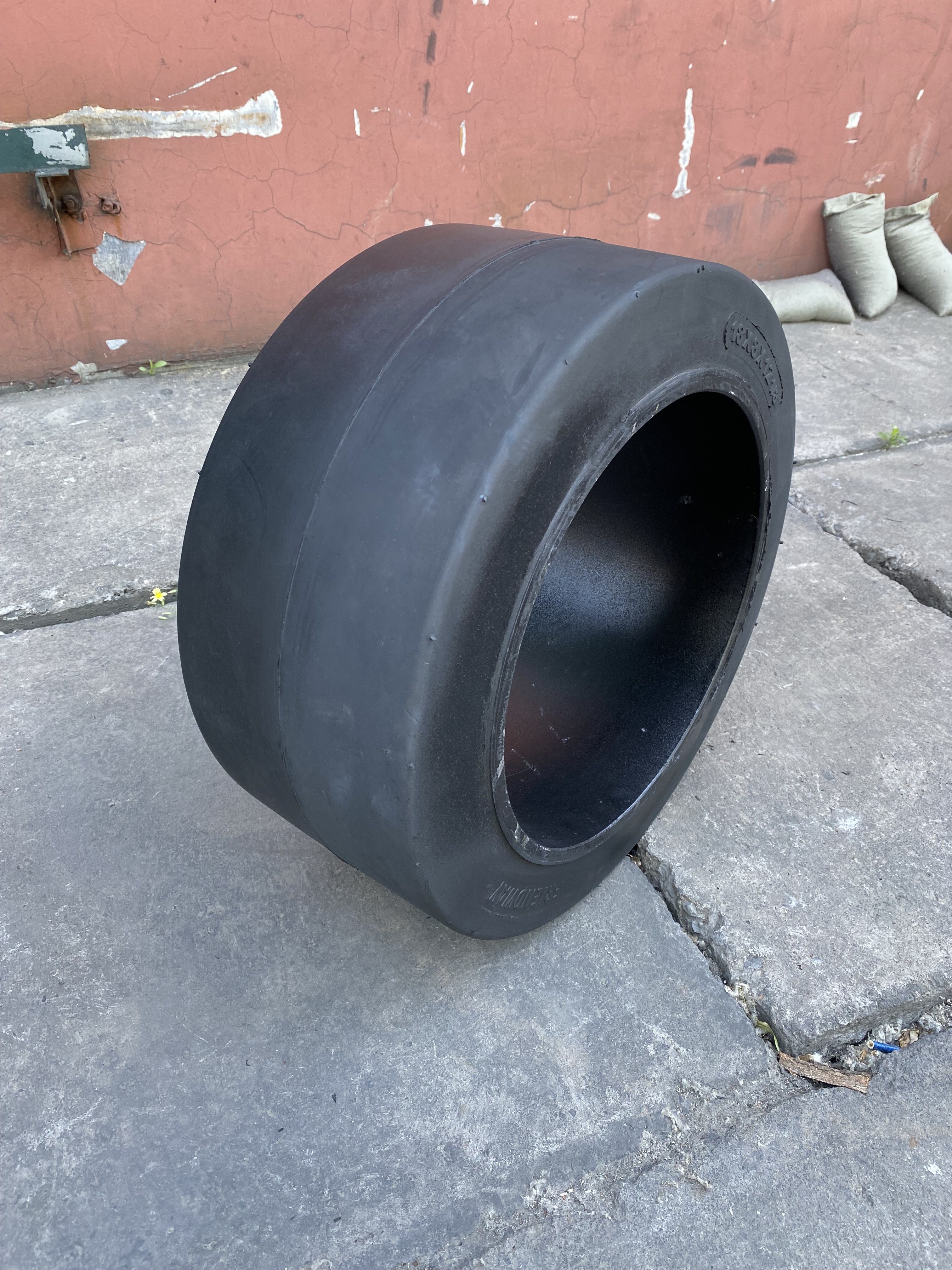 Top Performance Forklift Tires 21x7x15