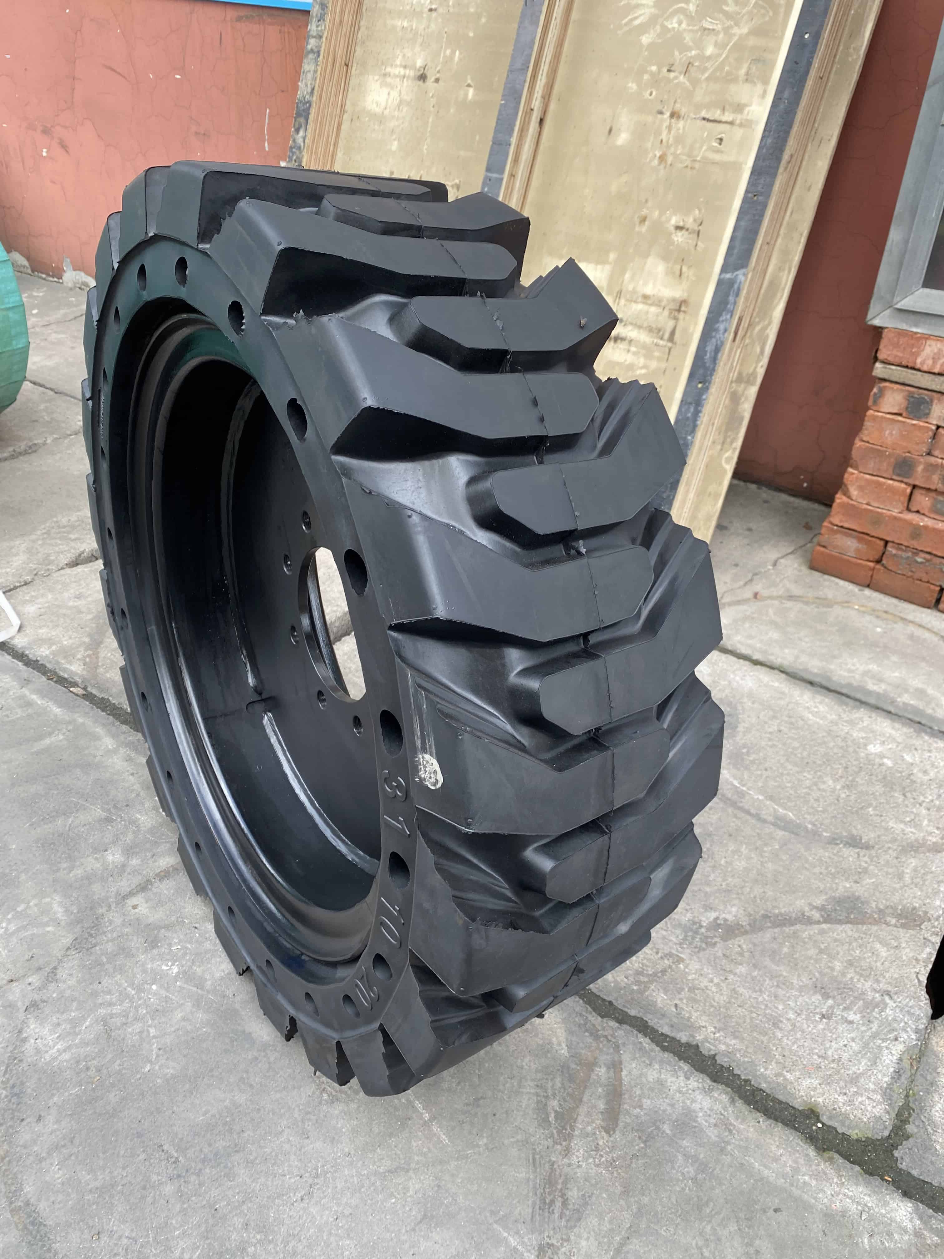 Robust john deere skid steer tires